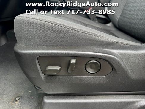 Used 2023 Chevrolet Silverado 1500 LT w/ Z71 Off-Road Package AWD/4WD image 33