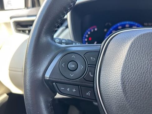 Used 2022 Toyota Corolla Cross XLE w/ Convenience Package image 21