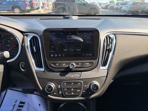 Used 2019 Chevrolet Malibu LT FWD image 23