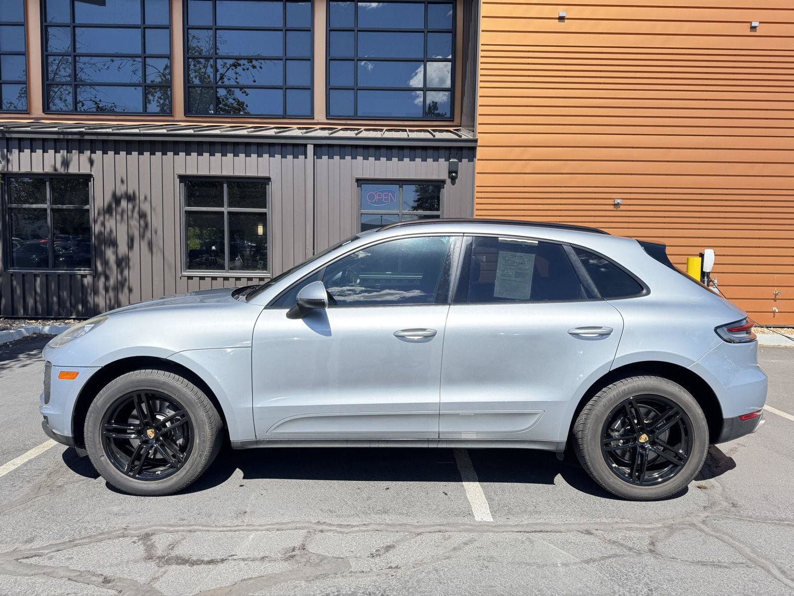 Used 2019 Porsche Macan AWD/4WD image 2