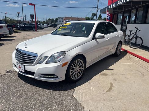Used 2013 Mercedes-Benz E 350 4MATIC Sedan image 9
