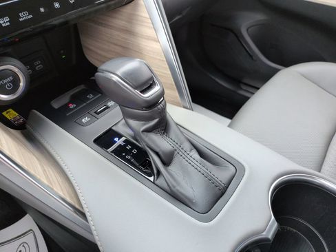 Certified 2024 Toyota Venza Limited AWD/4WD image 24