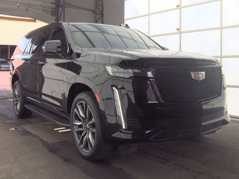 Used 2023 Cadillac Escalade ESV Sport image 3
