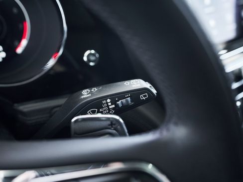 Used 2022 Bentley Bentayga image 44