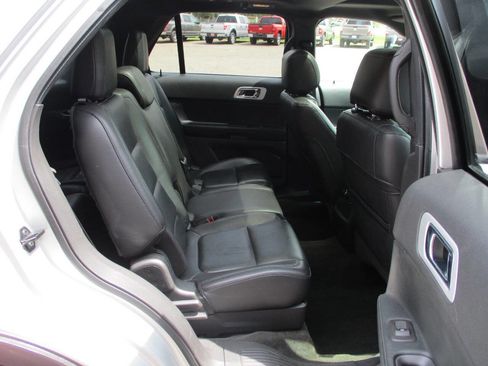 Used 2015 Ford Explorer XLT w/ Equipment Group 202A AWD/4WD image 30