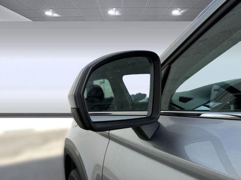 Used 2025 Volkswagen Taos SE image 20