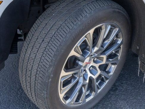 Used 2025 GMC Yukon XL Denali image 13