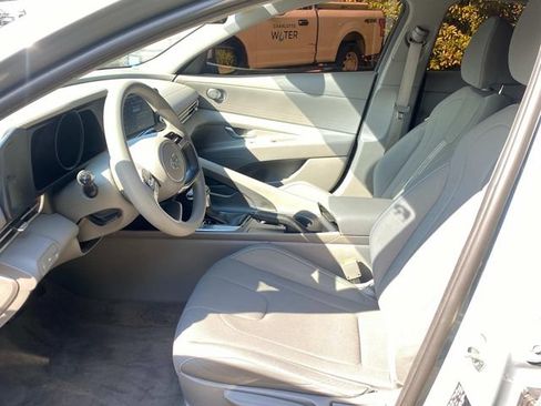 Used 2023 Hyundai Elantra SEL FWD image 11