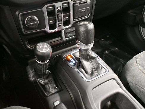 Used 2024 Jeep Wrangler Unlimited Sahara image 27