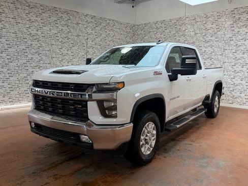 Used 2022 Chevrolet Silverado 2500 LT w/ Convenience Package AWD/4WD image 3