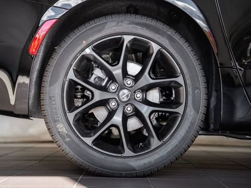 New 2026 Chrysler Pacifica Limited image 17