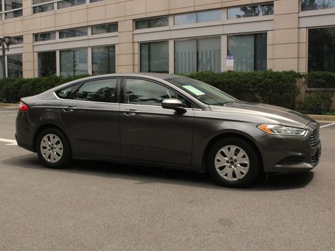Used 2014 Ford Fusion S FWD image 2