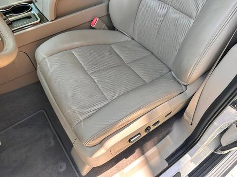 Used 2014 Lincoln Navigator 2WD image 59