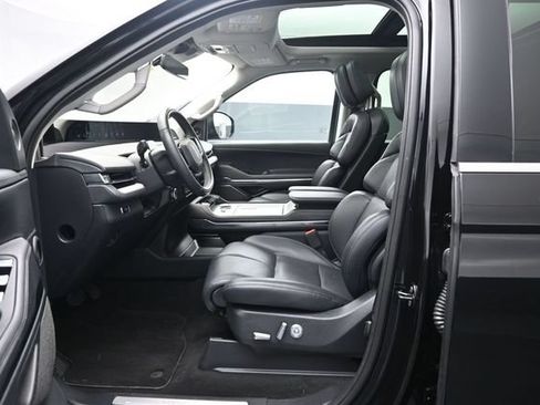 Certified 2025 Lincoln Navigator L Reserve AWD/4WD image 10
