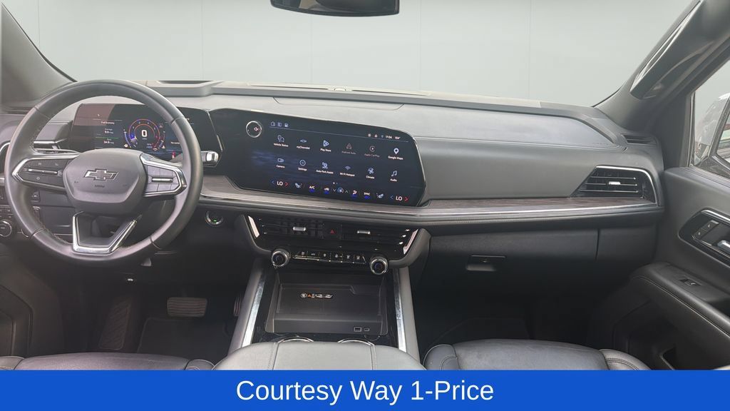 Used 2025 Chevrolet Suburban Z71 AWD/4WD image 13