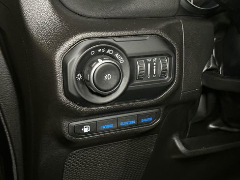 Used 2022 Jeep Wrangler Unlimited Sahara w/ Cold Weather Group AWD/4WD image 19