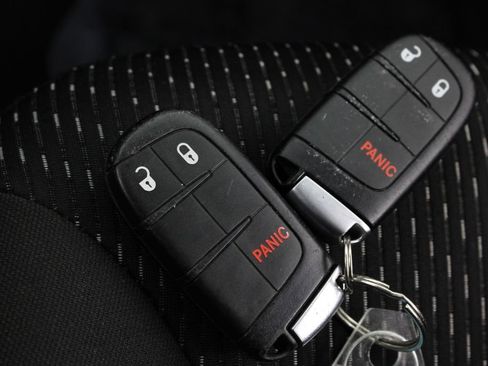 Used 2018 Dodge Journey SE w/ Blacktop Package image 26