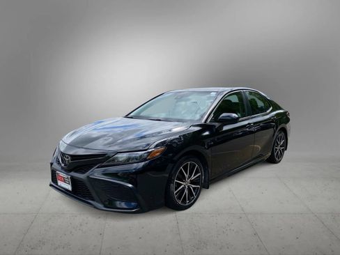Used 2021 Toyota Camry SE AWD/4WD image 1