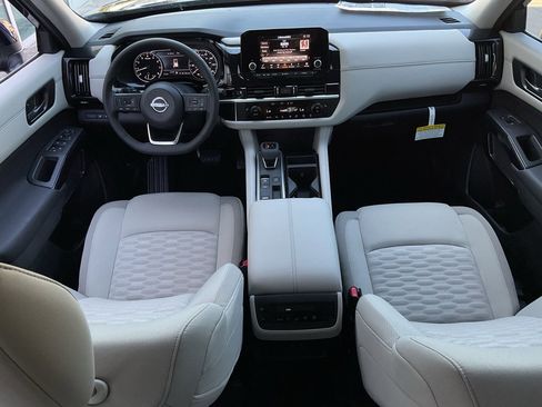 New 2025 Nissan Pathfinder SV image 19