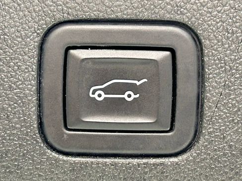 Used 2024 GMC Yukon Denali w/ Denali Reserve Package image 14