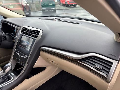 Used 2014 Ford Fusion SE w/ Equipment Group 202A image 27