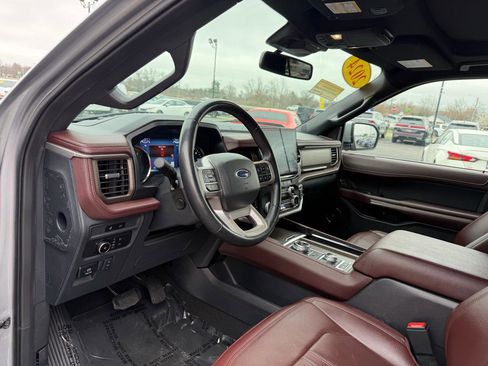 Used 2024 Ford Expedition Limited image 14