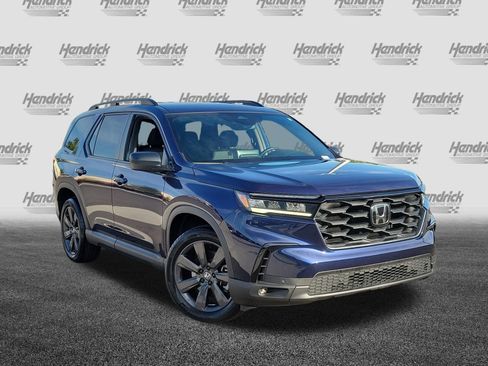 Used 2025 Honda Pilot Sport image 2