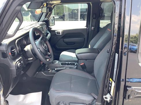 Certified 2024 Jeep Wrangler Rubicon image 10