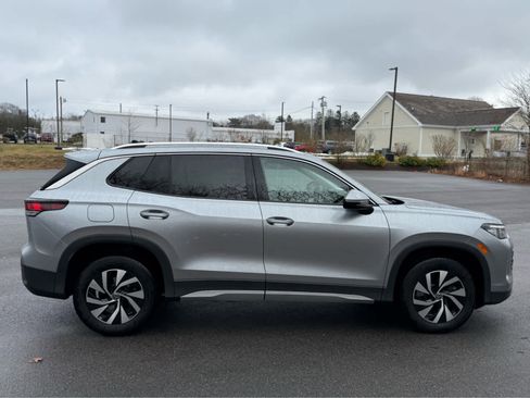 Certified 2025 Volkswagen Tiguan S image 8