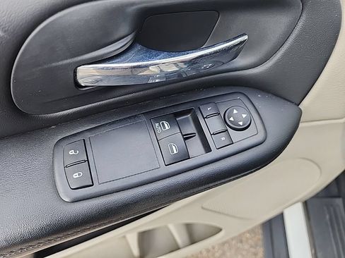 Used 2014 RAM C/V Tradesman FWD image 9