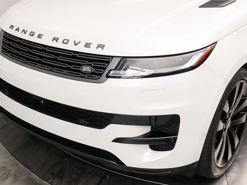 Used 2024 Land Rover Range Rover Sport SE AWD/4WD image 10