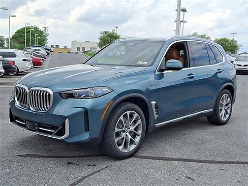 Certified 2026 BMW X5 xDrive50e w/ Premium Package image 2