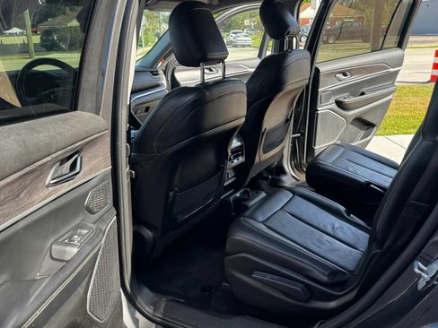Used 2022 Jeep Grand Cherokee L Limited AWD/4WD image 23