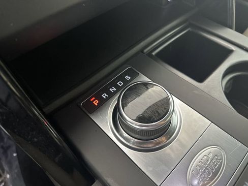 Used 2019 Land Rover Discovery SE image 24