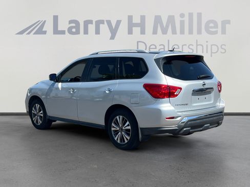 Used 2017 Nissan Pathfinder S FWD image 3