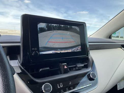 Used 2025 Toyota Corolla LE FWD image 21