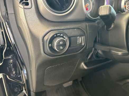Used 2023 Jeep Gladiator Sport image 38