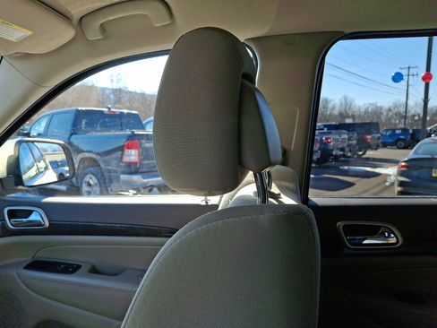 Used 2011 Jeep Grand Cherokee Laredo image 17