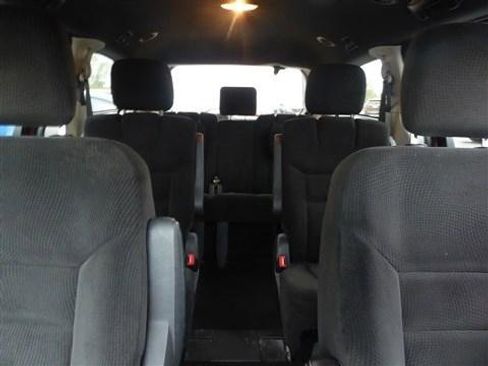 Used 2016 Dodge Grand Caravan SE FWD image 14
