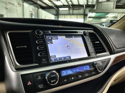 Used 2018 Toyota Highlander Limited image 34