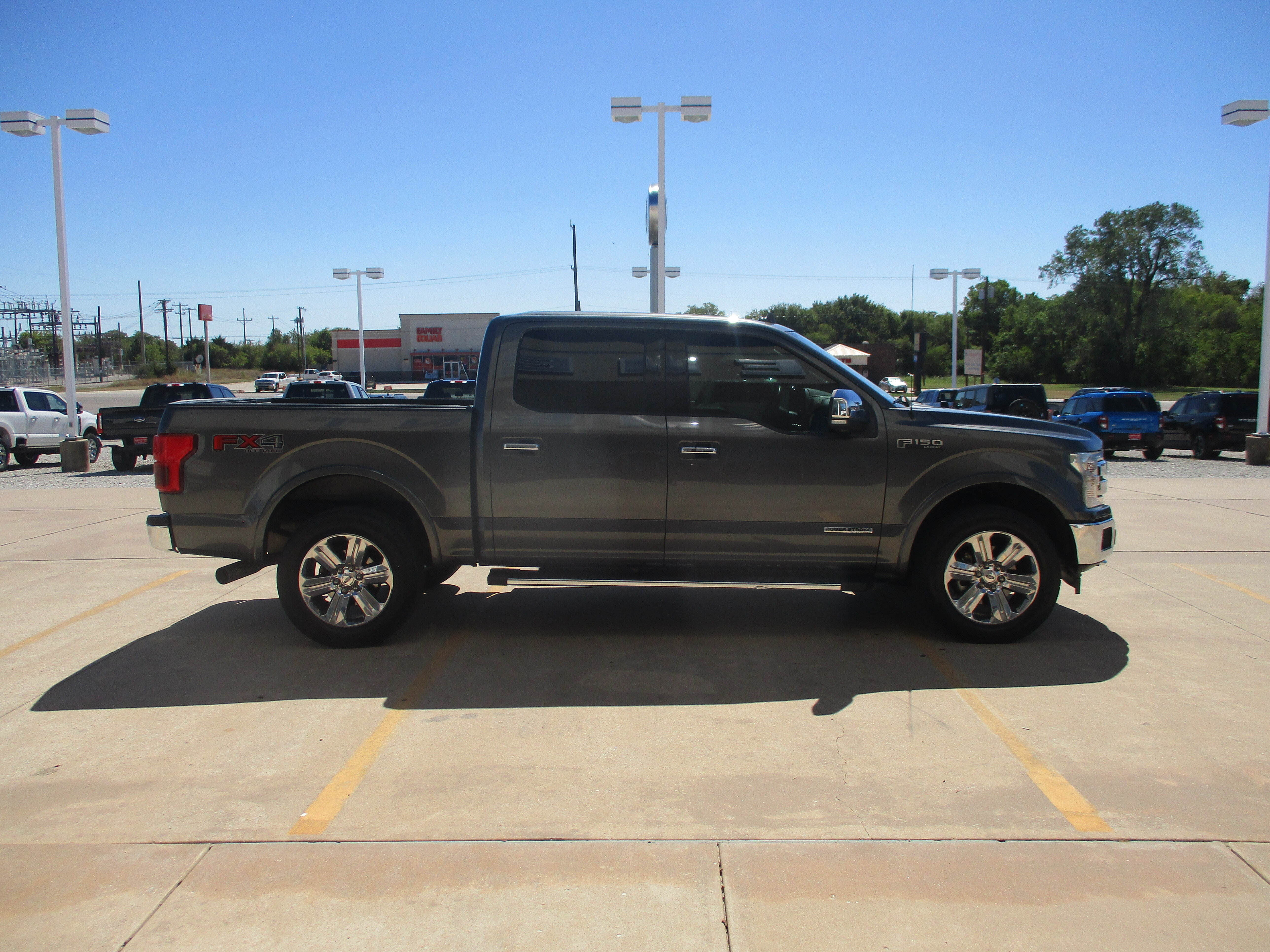Used 2018 Ford F150 Lariat w/ Equipment Group 502A Luxury AWD/4WD image 9