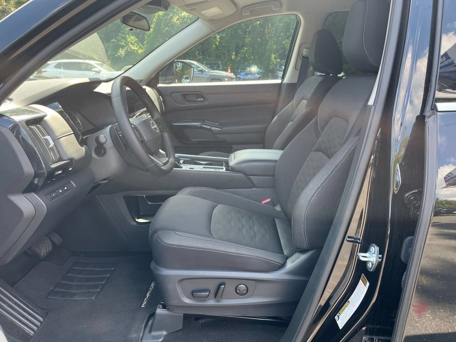 Used 2026 Nissan Pathfinder SV FWD image 31