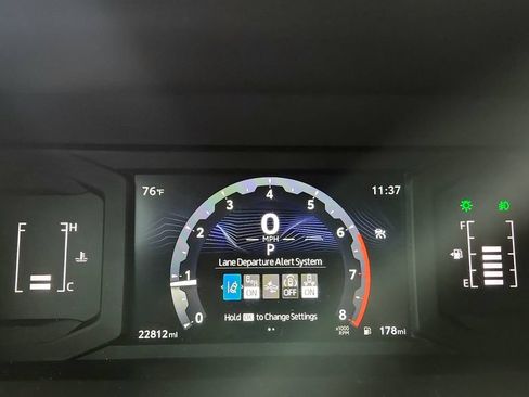 Certified 2025 Toyota Tacoma SR5 AWD/4WD image 25