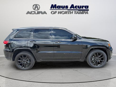 Used 2021 Jeep Grand Cherokee Laredo X RWD image 3