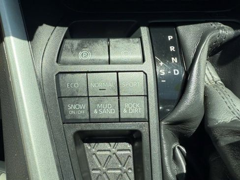 Used 2020 Toyota RAV4 XLE Premium image 26