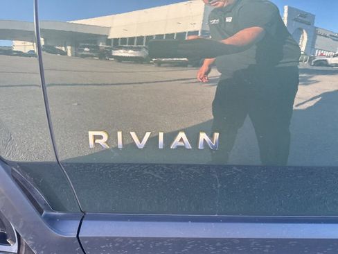 Used 2023 Rivian R1S Adventure image 52