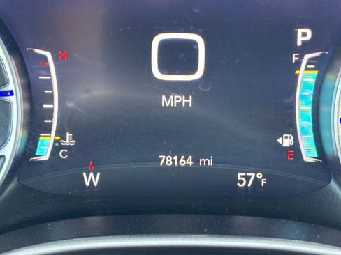 Used 2023 Chrysler Pacifica Touring-L image 12