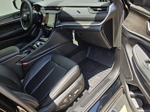 New 2026 Jeep Grand Cherokee Limited w/ Limited Altitude Package RWD image 8