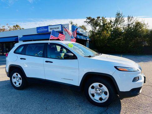 Used 2014 Jeep Cherokee Sport image 26