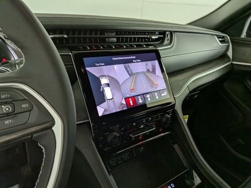 New 2025 Jeep Grand Cherokee Limited w/ Luxury Tech Group II image 23